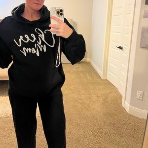 Black Cheer Mom sweatshirt sz M